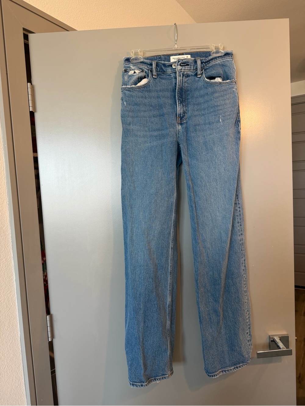 Abercrombie “The 90s Relaxed Jean High Rise”